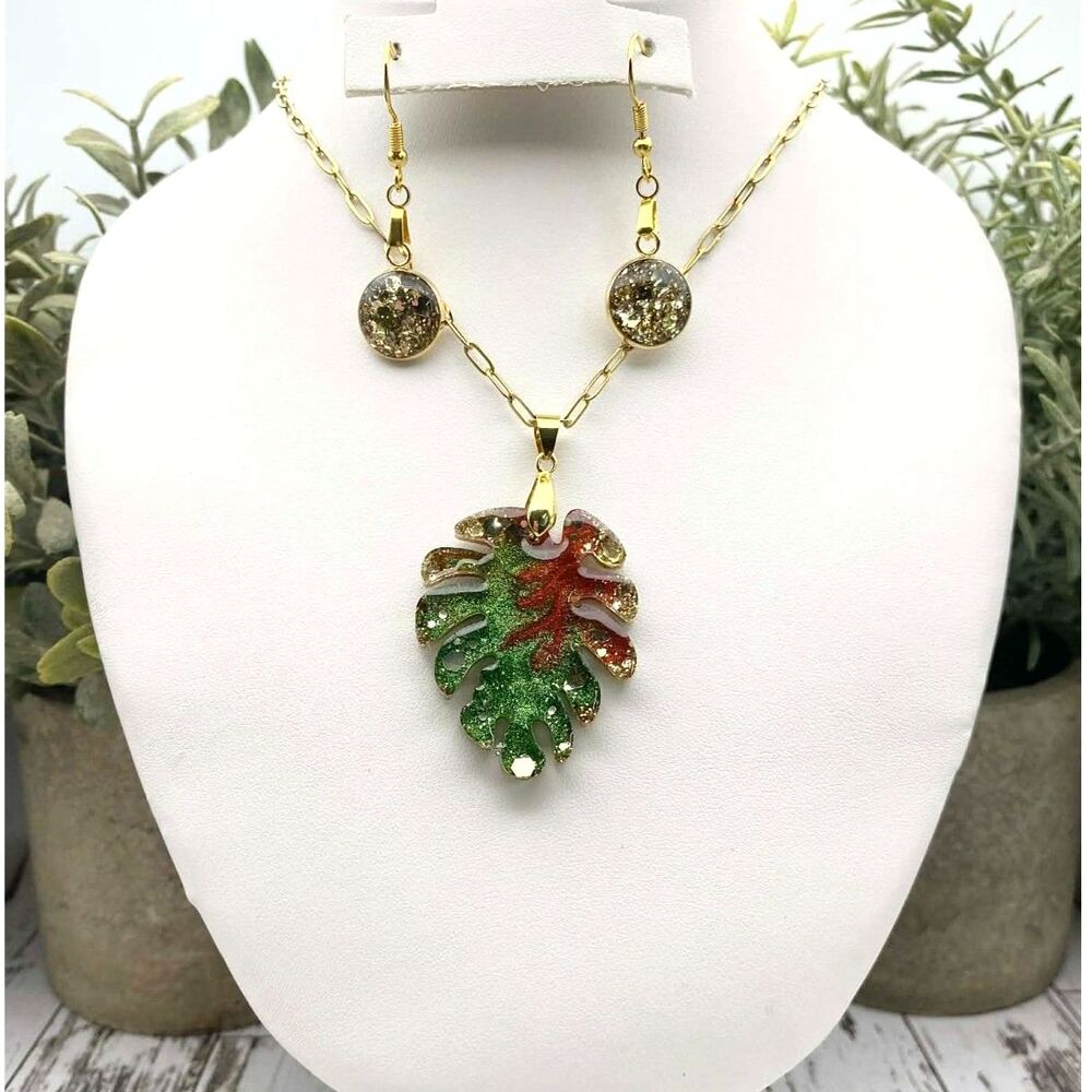 Tropical Leaf Glitter Resin Pendant Necklace & Earrings Set – Handmade